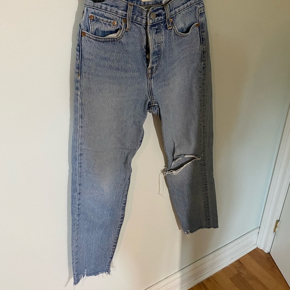 LEVIS WEDGIE RIPPED SIZE 25 FIT LIKE SIZE 24 - Picture 1 of 6
